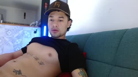 STRURIBE ON INSTAGRAM online show from February 10, 11:15 am