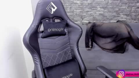 Mathew Independent model online show from December 5, 6:09 am