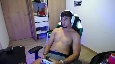 Snapshot of matias_bianco01 chatting on September 17, 5:52 am matias online show from September 17, 5:52 am