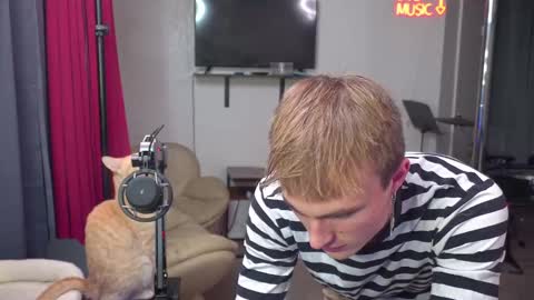 Matt Cash online show from December 8, 2:07 am