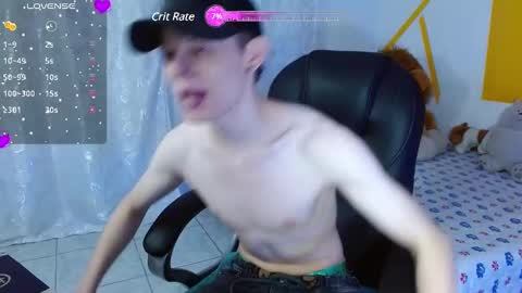 Snapshot of matthewboy_ chatting on December 20, 1:43 pm MatthewBoy online show from December 20, 1:43 pm