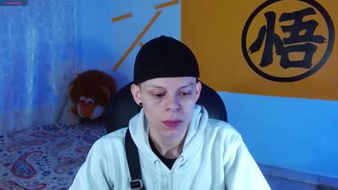 Snapshot of matthewboy_ chatting on December 6, 5:31 am MatthewBoy online show from December 6, 5:31 am