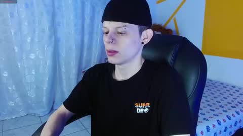 Snapshot of matthewboy_ chatting on December 21, 5:25 am MatthewBoy online show from December 21, 5:25 am