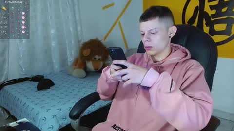 Snapshot of matthewboy_ chatting on February 13, 5:48 am MatthewBoy online show from February 13, 5:48 am