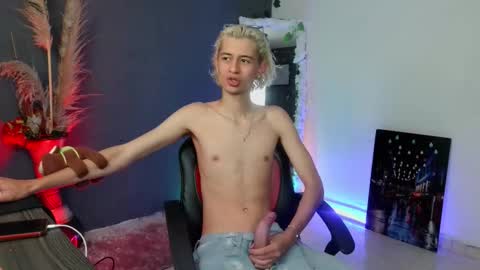 mattias     online show from October 7, 4:27 am