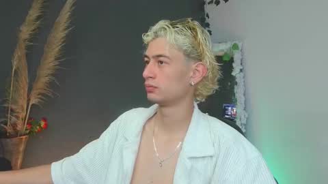 mattias     online show from October 13, 6:08 am