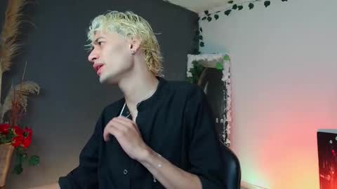 mattias     online show from October 19, 11:19 pm