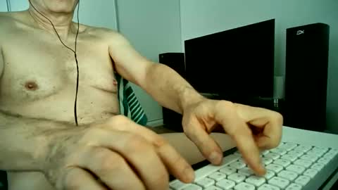 maturehotman online show from October 1, 6:17 am