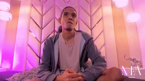 MAX online show from January 13, 3:33 am