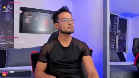 Max Conor online show from February 2, 3:43 am