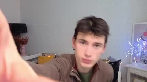 Max online show from December 18, 8:21 am