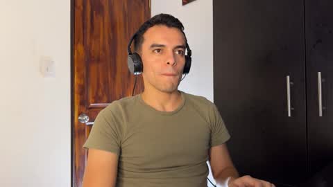 Max Lancaster online show from December 4, 11:57 pm