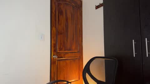 Max Lancaster online show from December 29, 11:08 pm