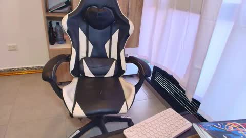 max_love25 online show from March 13, 10:49 pm