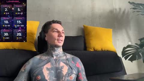 Snapshot of max_reaves chatting on September 26, 7:17 am    online show from September 26, 7:17 am