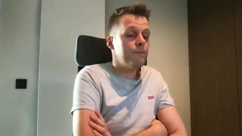 Max take off clothes online show from December 28, 1:08 pm