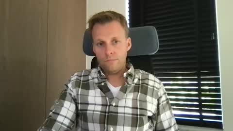 Max take off clothes online show from September 29, 12:03 pm