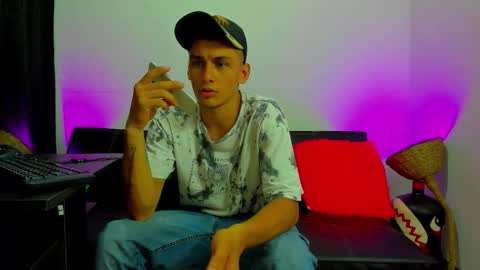 MAX     online show from December 19, 6:05 pm