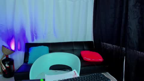 Snapshot of max_wild01 chatting on February 14, 4:09 pm MAX     online show from February 14, 4:09 pm