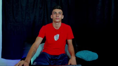 Snapshot of max_wild01 chatting on December 16, 6:10 am MAX     online show from December 16, 6:10 am