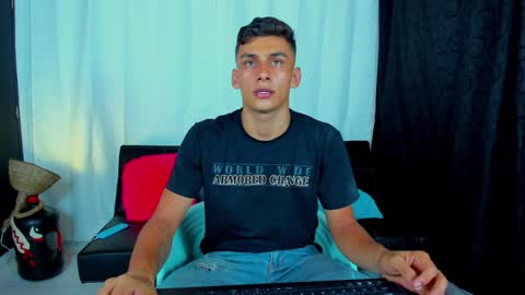 Snapshot of max_wild01 chatting on January 18, 6:42 am MAX     online show from January 18, 6:42 am
