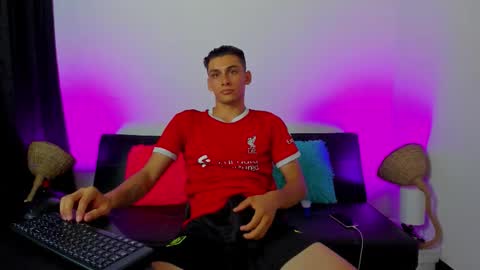 Snapshot of max_wild01 chatting on September 23, 6:57 am MAX     online show from September 23, 6:57 am