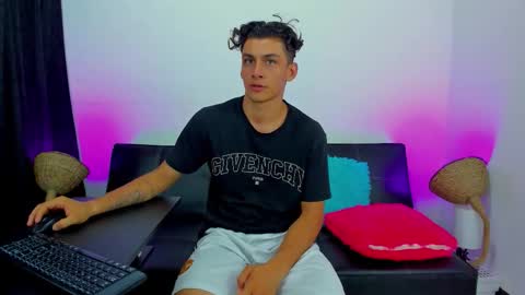 Snapshot of max_wild01 chatting on September 28, 7:50 am MAX     online show from September 28, 7:50 am