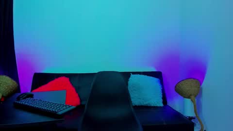 Snapshot of max_wild01 chatting on October 18, 5:40 pm MAX     online show from October 18, 5:40 pm