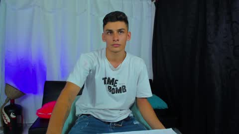 Snapshot of max_wild01 chatting on February 6, 7:24 am MAX     online show from February 6, 7:24 am
