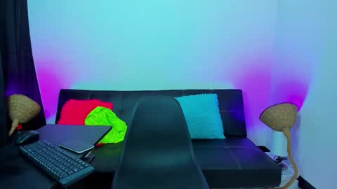 Snapshot of max_wild01 chatting on October 16, 7:49 am MAX     online show from October 16, 7:49 am