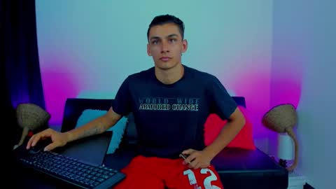 Snapshot of max_wild01 chatting on September 30, 1:25 pm MAX     online show from September 30, 1:25 pm