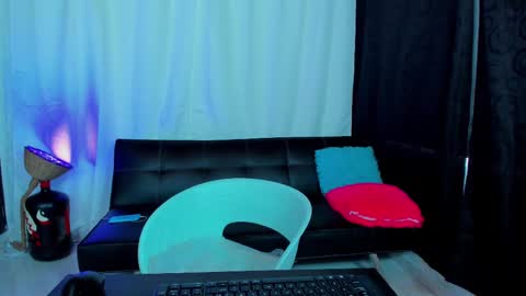 Snapshot of max_wild01 chatting on February 23, 6:41 pm MAX     online show from February 23, 6:41 pm