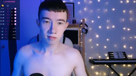 Snapshot of max_zife chatting on December 12, 6:31 pm Max online show from December 12, 6:31 pm