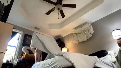 Max online show from December 12, 5:26 pm