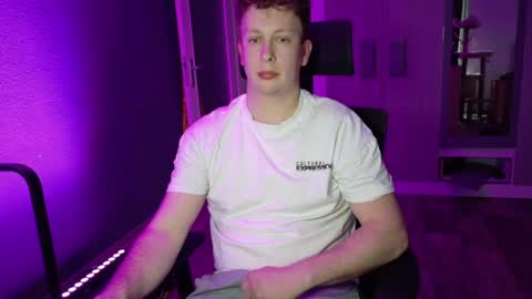 maxboner94 online show from April 13, 5:13 pm