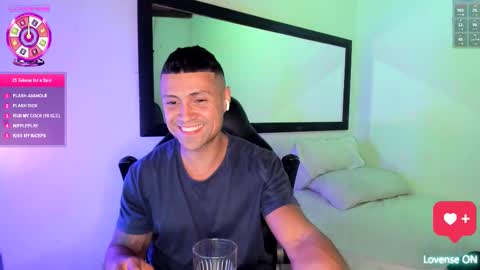 Snapshot of maxi_mux1 chatting on October 18, 5:01 am MAXI      online show from October 18, 5:01 am