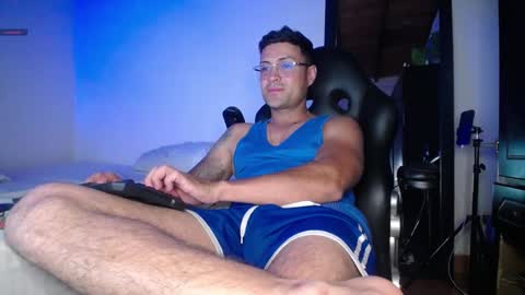 Snapshot of maxi_mux1 chatting on February 6, 5:14 am MAXI      online show from February 6, 5:14 am