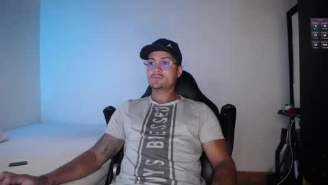 Snapshot of maxi_mux1 chatting on March 7, 2:15 am MAXI      online show from March 7, 2:15 am