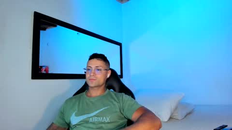 Snapshot of maxi_mux1 chatting on September 26, 5:05 am MAXI      online show from September 26, 5:05 am