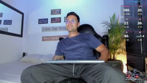 MAXI      online show from April 7, 10:10 pm