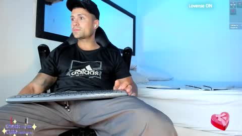 Snapshot of maxi_mux1 chatting on October 12, 4:39 am MAXI      online show from October 12, 4:39 am