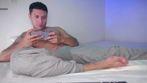 Snapshot of maxi_mux1 chatting on January 23, 5:13 am MAXI      online show from January 23, 5:13 am