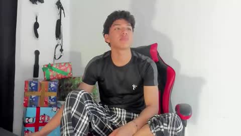 Maximiliano online show from December 14, 8:05 pm