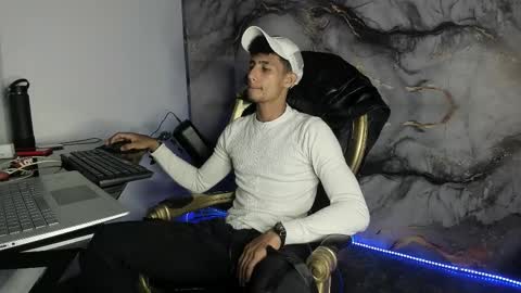 Snapshot of maximo_romano chatting on October 24, 8:10 pm Maximo online show from October 24, 8:10 pm