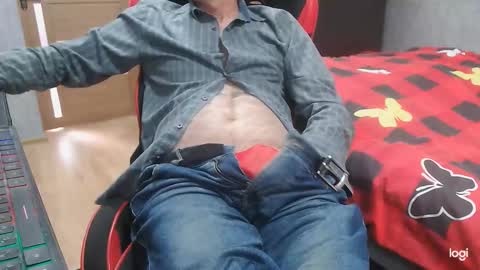 Snapshot of maximus3334 chatting on October 20, 10:19 am maximus3334 online show from October 20, 10:19 am