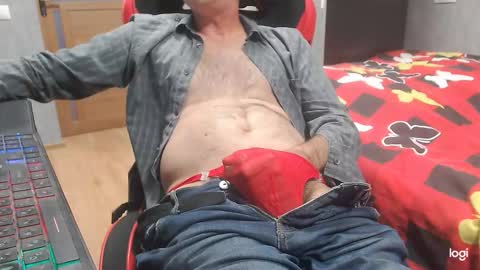 Snapshot of maximus3334 chatting on October 24, 10:39 am maximus3334 online show from October 24, 10:39 am