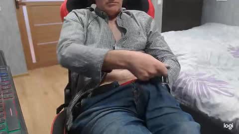 Snapshot of maximus3334 chatting on October 1, 11:14 am maximus3334 online show from October 1, 11:14 am