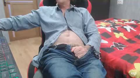 Snapshot of maximus3334 chatting on October 30, 11:55 am maximus3334 online show from October 30, 11:55 am