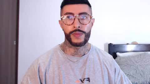 Independent Model online show from February 5, 3:02 am