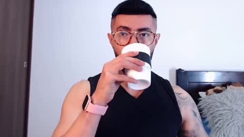 Independent Model online show from February 9, 4:14 am